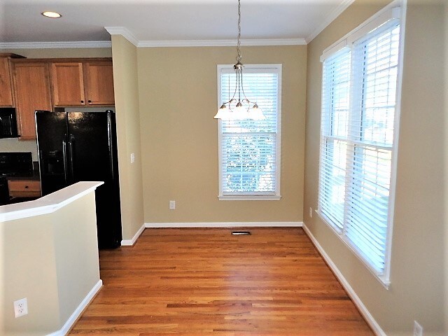 Building Photo - 905 Alba Rose Lane