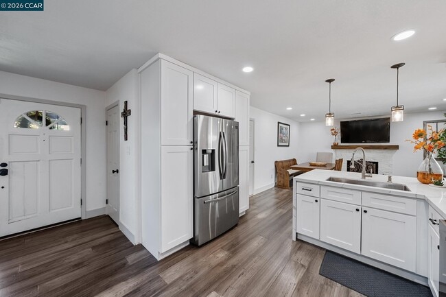 Building Photo - 1208 Roseann Dr