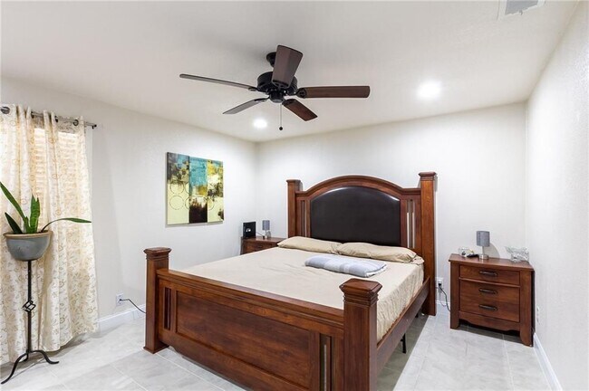 Building Photo - 728 Saybrook Cir NW