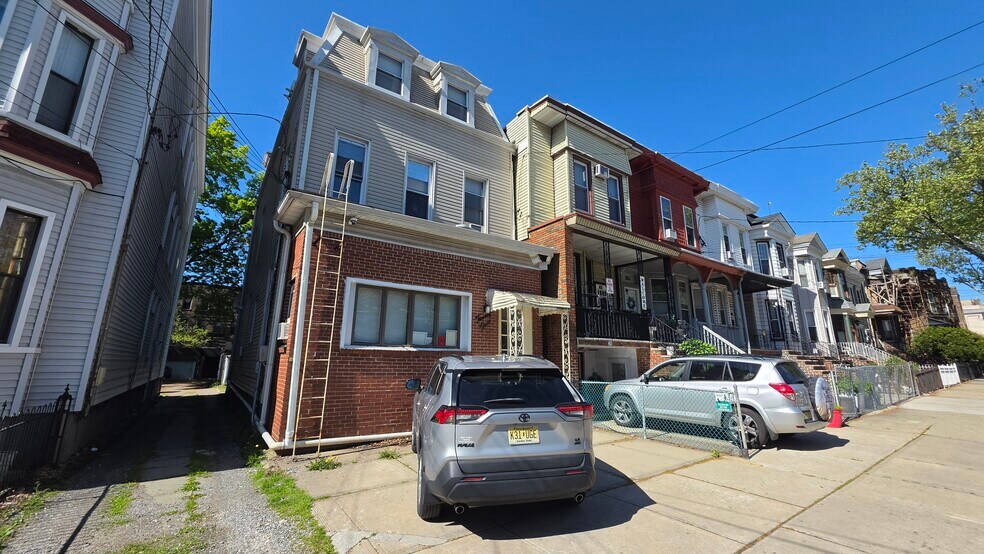 Building Photo - 23 Sherman Pl