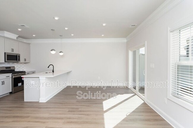 Building Photo - 337 Ridgeline Dr