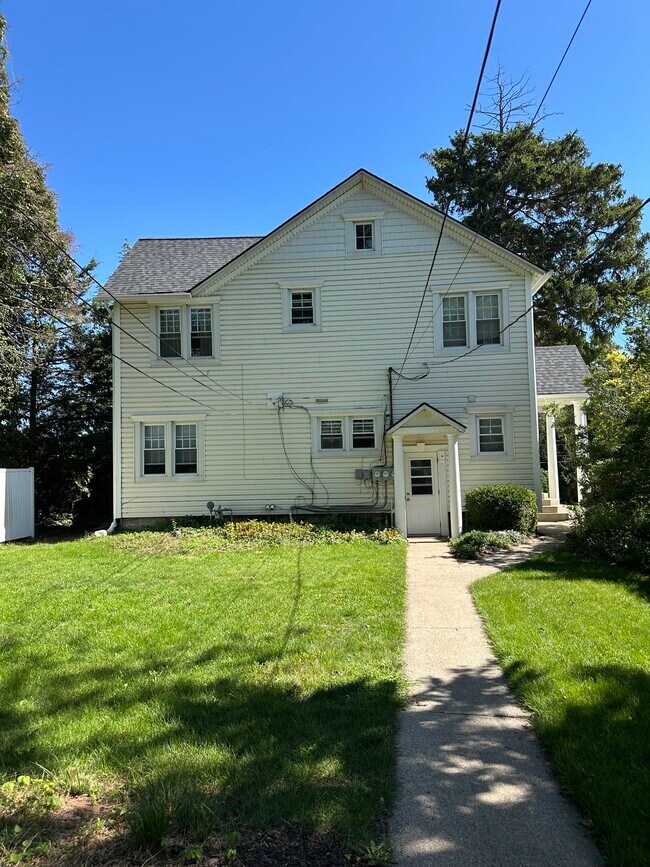 Building Photo - 569 Myrtle Ave