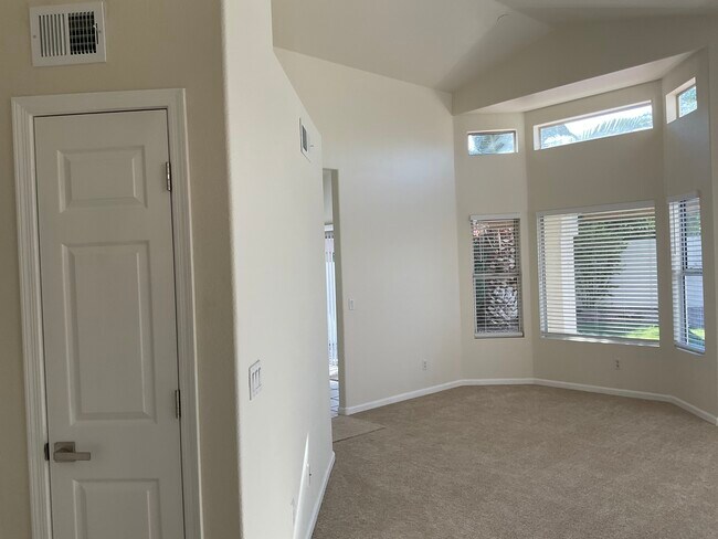 Building Photo - 4307 E South Fork Dr