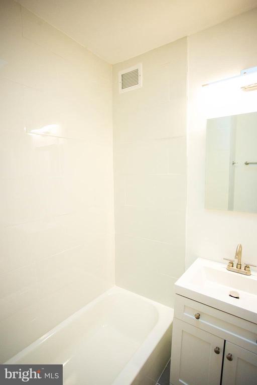 Building Photo - 3702 Hayward Ave