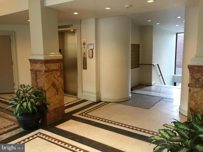 Building Photo - 1615 Q St NW