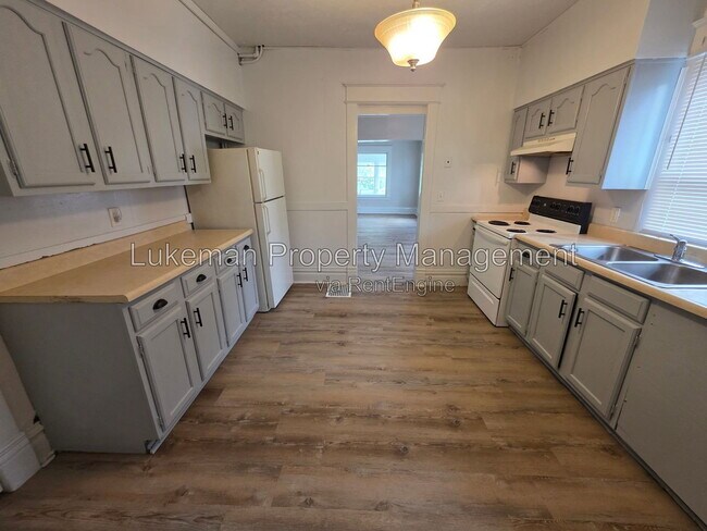 Building Photo - 817 Egleston Ave