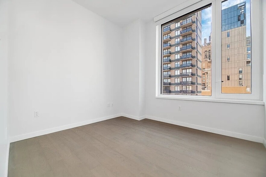 Building Photo - 200 E 23rd St