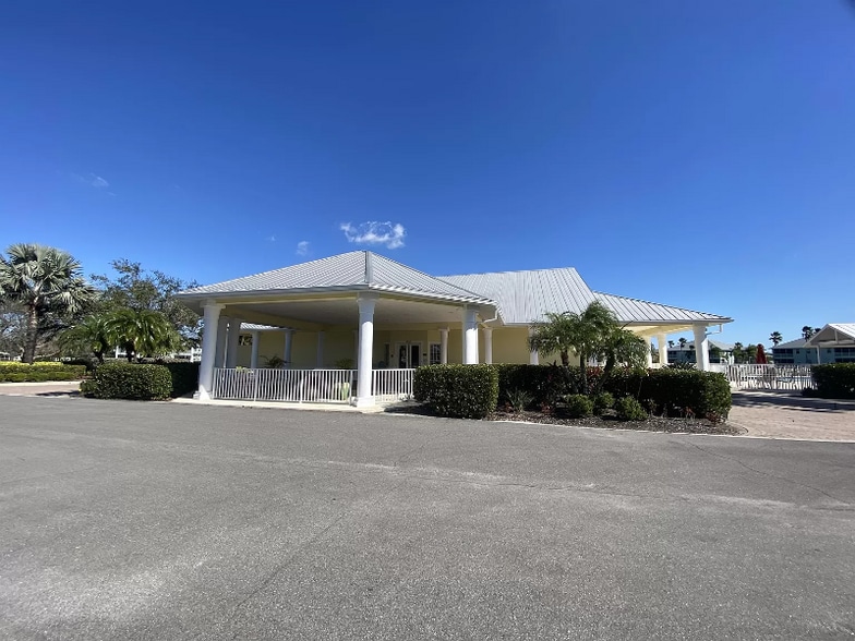 Building Photo - 2060 Willow Hammock Cir
