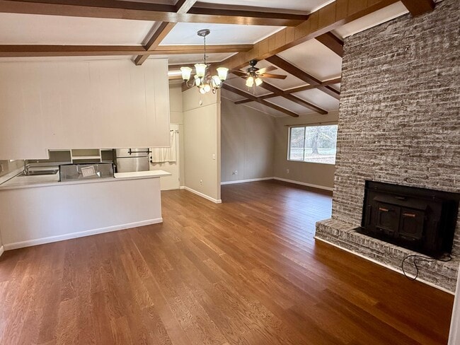 Building Photo - 1317 Moss Hill Dr