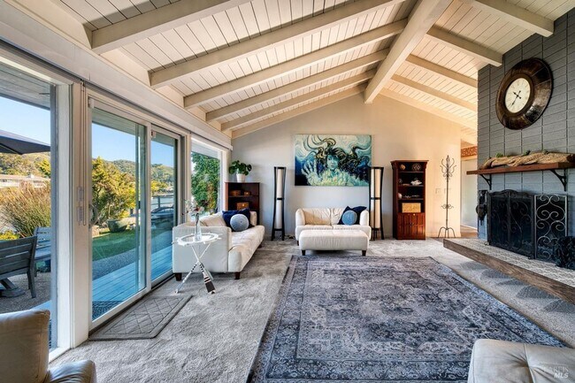 Building Photo - 10 Capri Ct