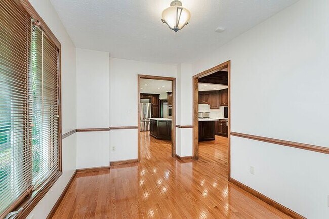 Building Photo - Large Executive Home in Carmel Schools