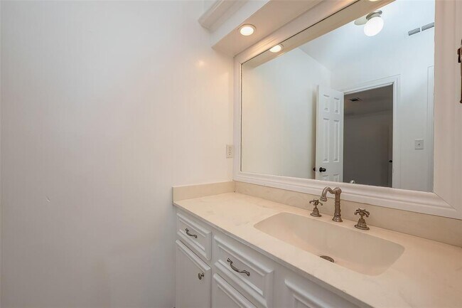 Building Photo - 20206 Cadogan Ct