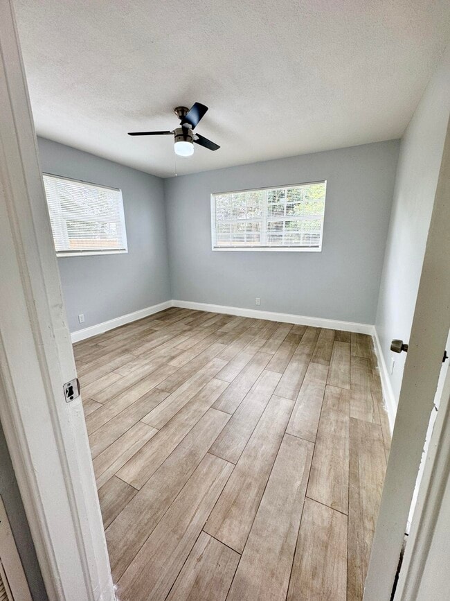 Building Photo - 350 Cypress Dr