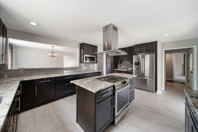 Building Photo - 309 Starling Ct