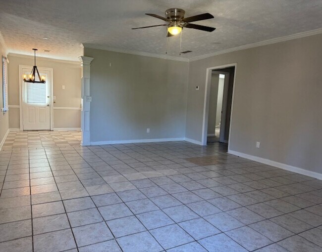 Building Photo - 454 Lexington Dr