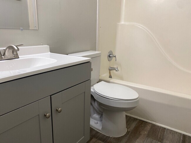 Building Photo - 12 Tricia Cv