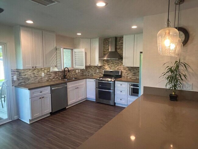 Building Photo - 64610 Pinehurst Cir