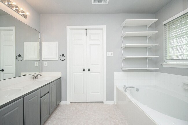 Building Photo - 2707 Millers Falls Ct