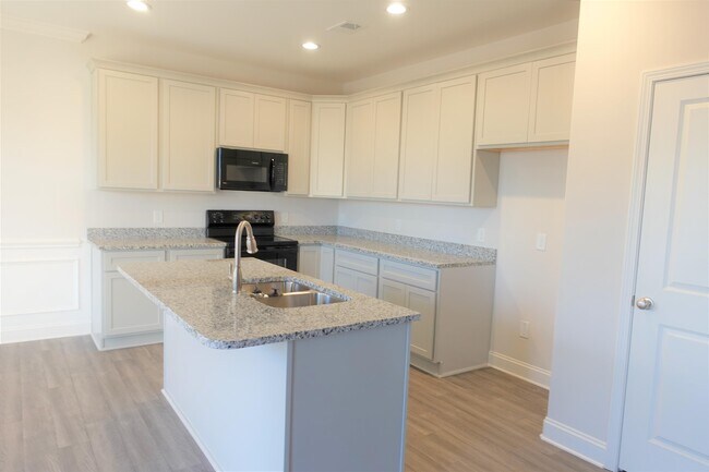 Building Photo - 2704 Millhone Dr