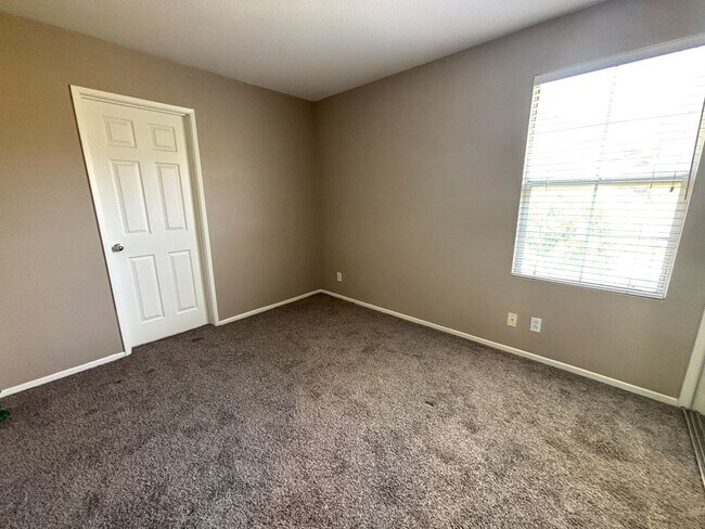Building Photo - Your Dream Home Awaits in Summit Park – Br...
