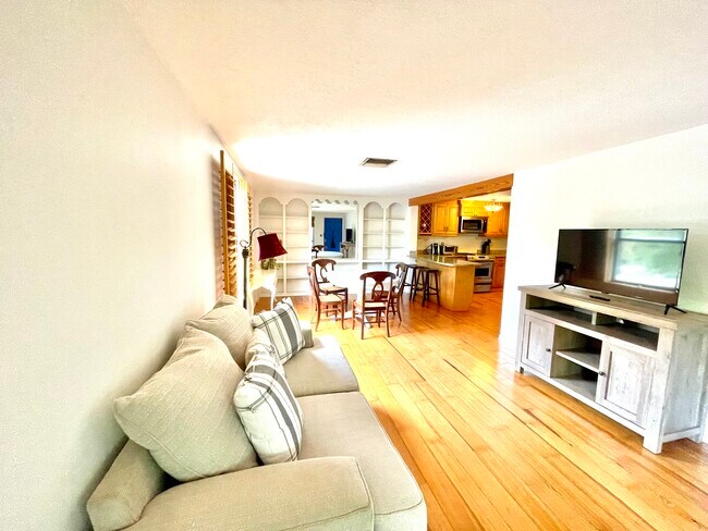 Building Photo - 2551 Estey Ave