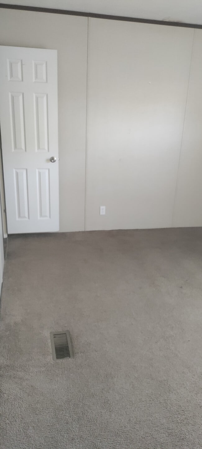 Building Photo - 8622 S Zarzamora St