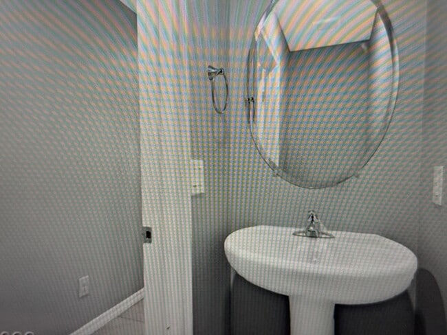 Building Photo - Magnificent Townhome Located In Quail Ridge Community!