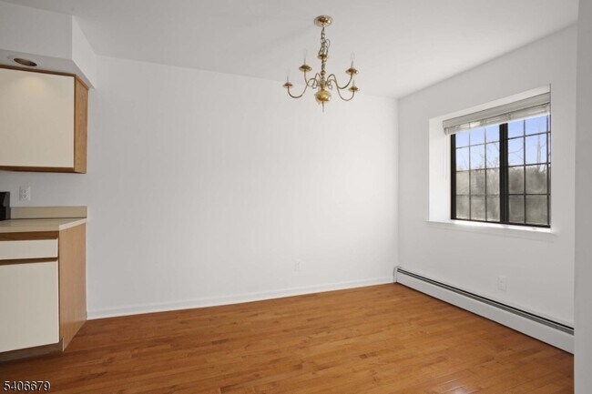 Building Photo - 25 Canterbury Rd