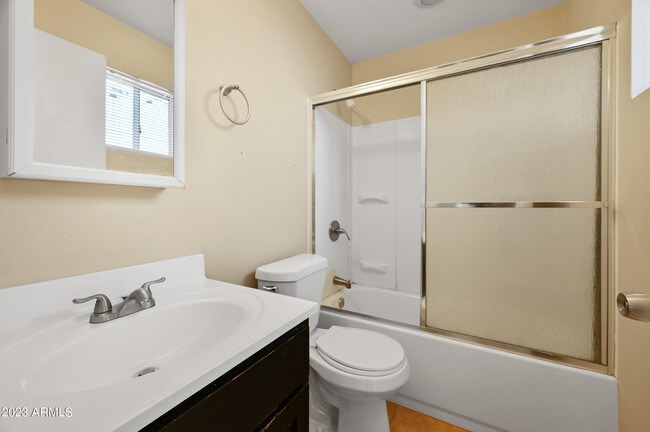 Building Photo - 3949 E Earll Dr