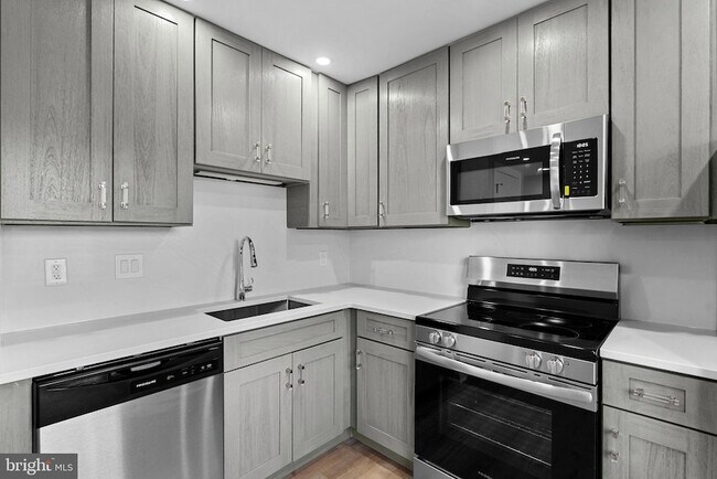 Building Photo - 210 Cameron St