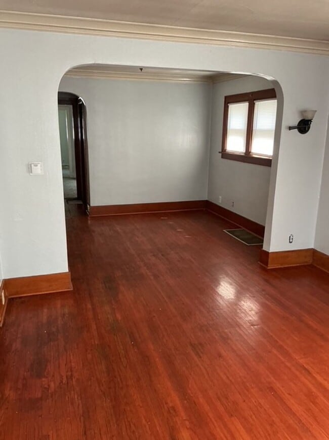 Building Photo - 3 Bedroom / 1 Bathroom House in Peoria