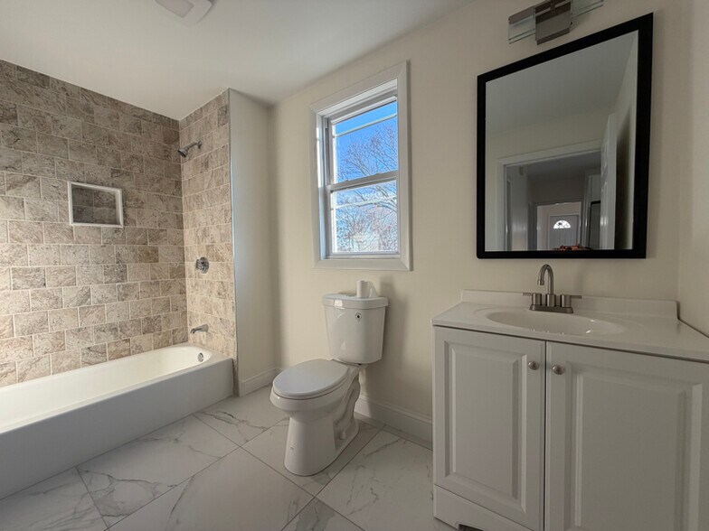 Building Photo - 12 Winthrop St