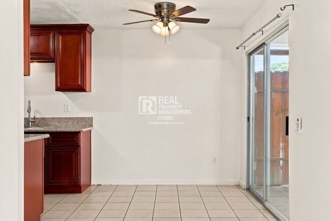 Building Photo - 3009 Canyon Crest Dr