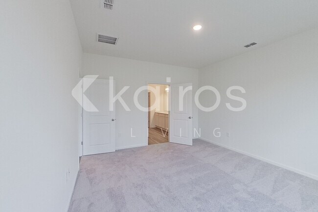 Building Photo - 635 Castillo Dr