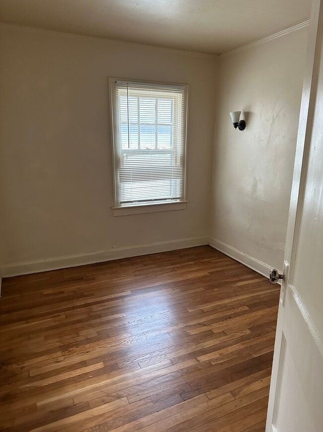 Building Photo - 2 Bedroom 1 Bath Home for Rent