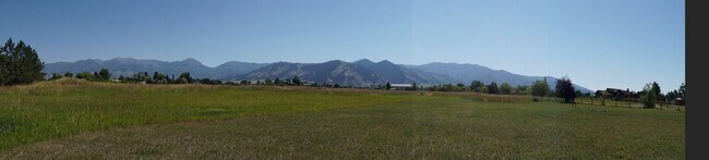 Building Photo - Spacious Country Property On 5 Acres with ...