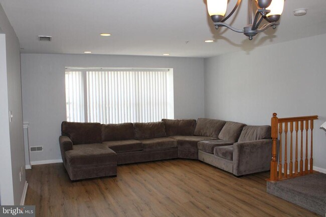 Building Photo - 2602 Beacon Hill Dr