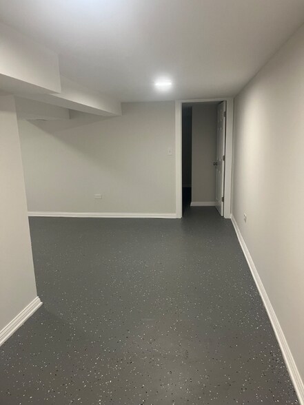 Building Photo - 13709 S School St