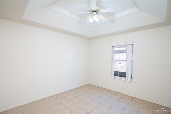 Building Photo - 1600 E Quail St