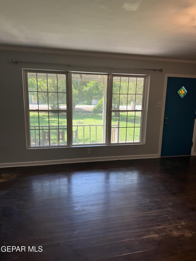 Building Photo - 258 Riverside Dr