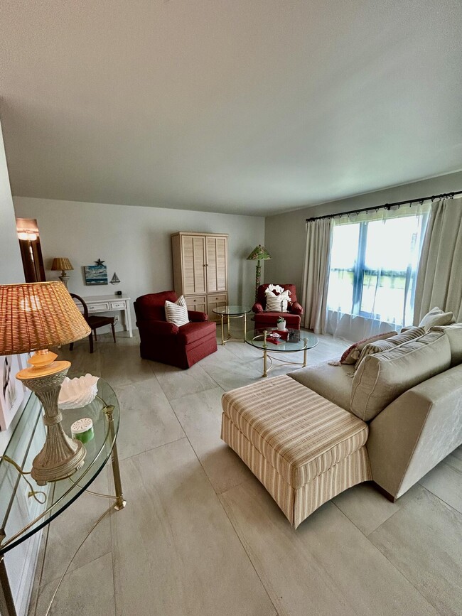 Building Photo - 5289 Lakefront Blvd