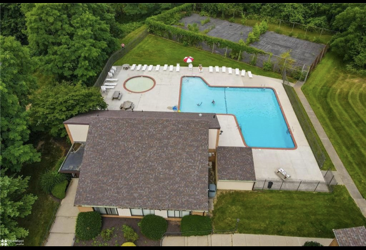 Building Photo - 991 Village Round