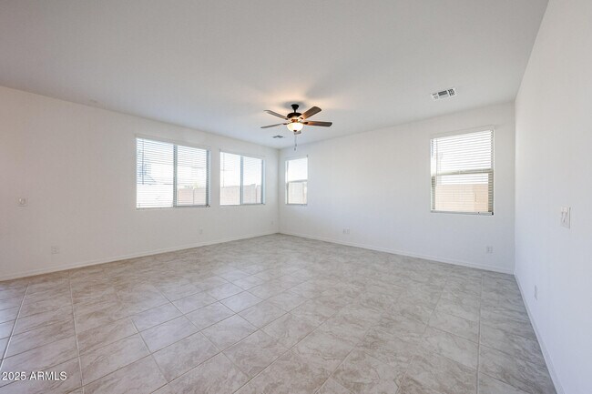 Building Photo - 14744 W Cottontail Ln