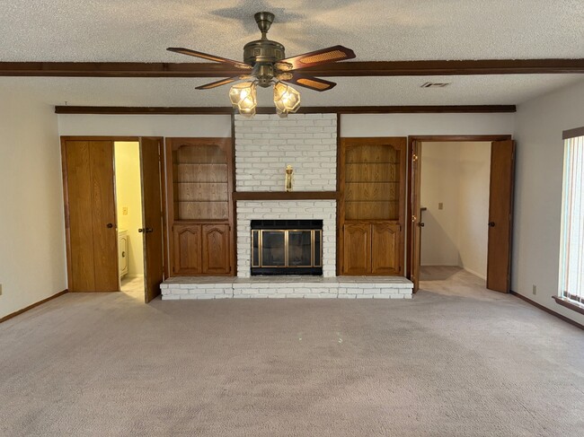 Building Photo - 4005 N Garrison Ave