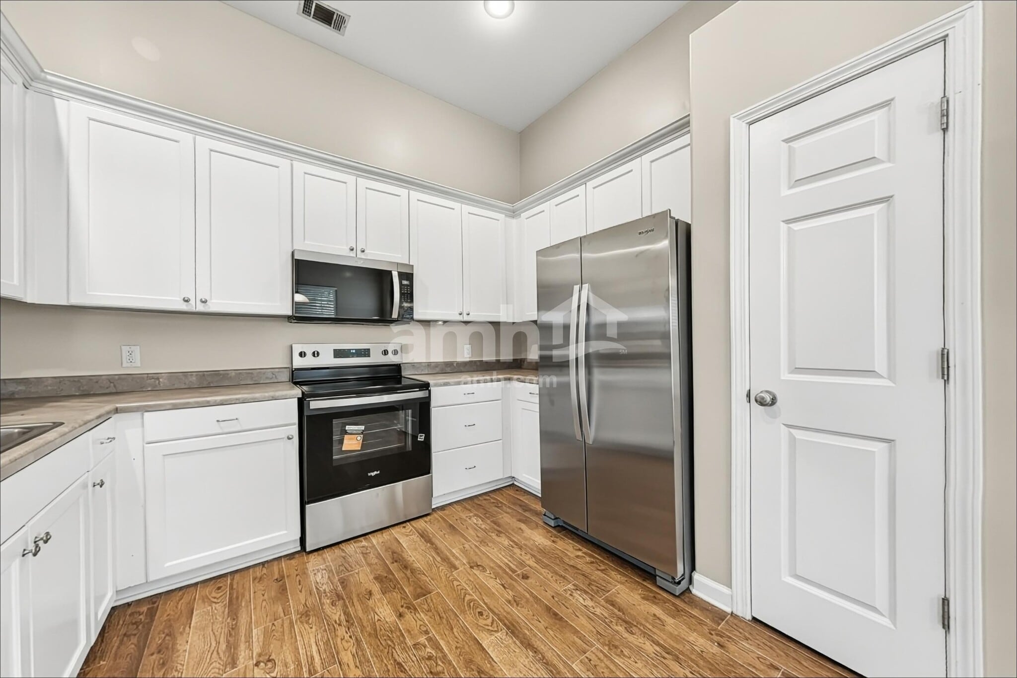 Building Photo - 1555 Bradley Blvd