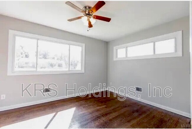 Building Photo - 103 Middleboro Pl