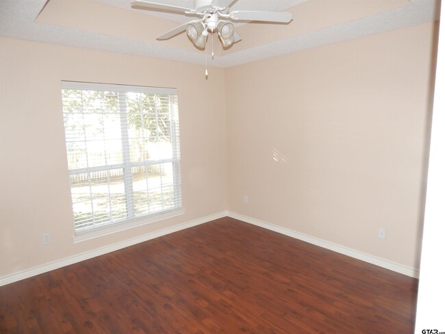 Building Photo - 16554 Beauregard Dr