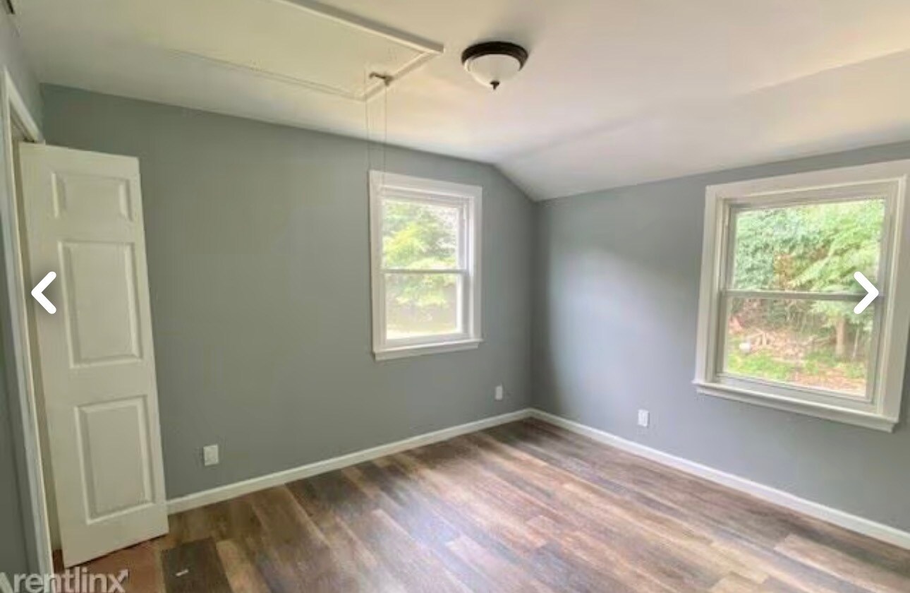 Building Photo - 242 Woodlawn Cir