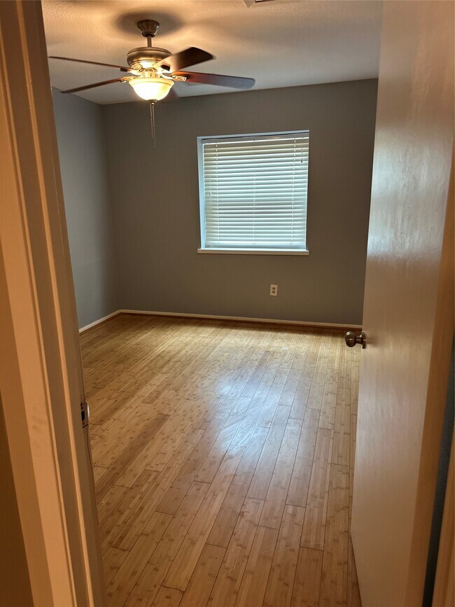 Building Photo - 3411 Stoney Oak Dr