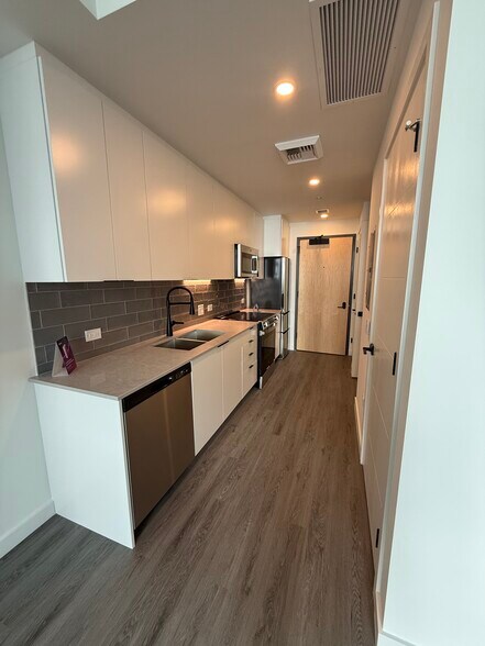 Building Photo - 1940 NW 2nd Ct